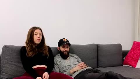 Em online show from March 1, 2026, 10:01 pm