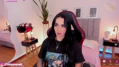 Emmy Evans  online show from December 2, 2024, 7:49 pm