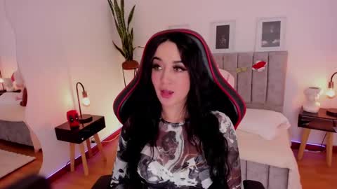 Emmy Evans  online show from December 28, 2024, 8:15 pm