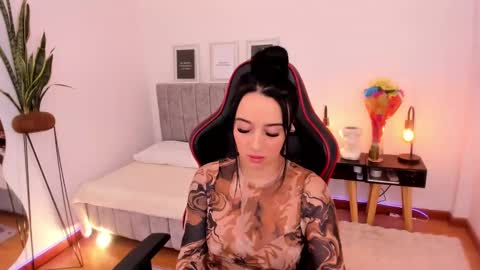 Emmy Evans  online show from March 7, 2025, 8:22 pm