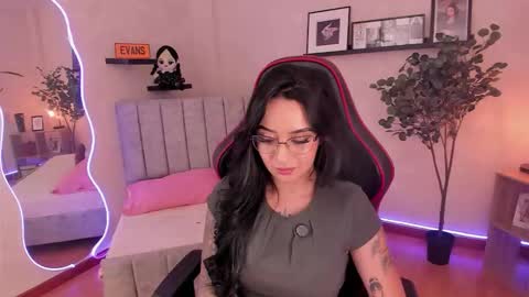 Emmy Evans  online show from September 10, 2025, 7:47 pm