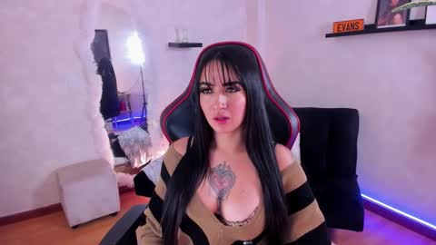 Emmy Evans  online show from January 5, 2026, 7:39 pm