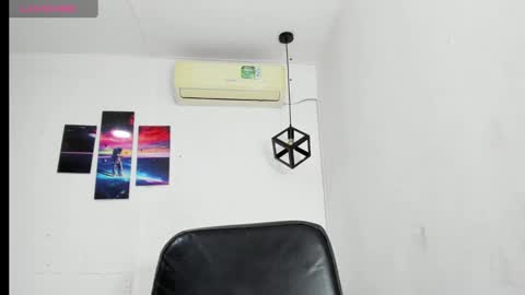 Snapshot of emy_0 chatting on December 9, 2024, 10:54 am Emy online show from December 9, 2024, 10:54 am