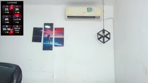 Snapshot of emy_0 chatting on December 15, 2024, 3:24 am Emy online show from December 15, 2024, 3:24 am