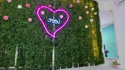 Snapshot of emy_0 chatting on December 20, 2024, 10:49 am Emy online show from December 20, 2024, 10:49 am