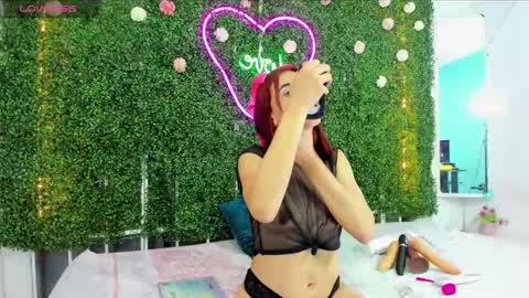 Snapshot of emy_0 chatting on December 21, 2024, 3:36 am Emy online show from December 21, 2024, 3:36 am