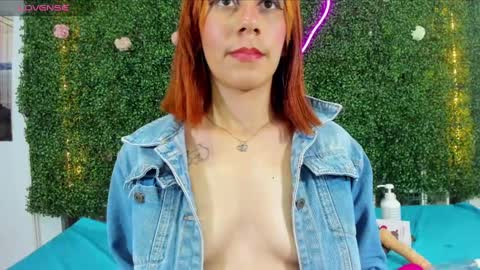 Snapshot of emy_0 chatting on January 6, 2025, 6:25 am Emy online show from January 6, 2025, 6:25 am