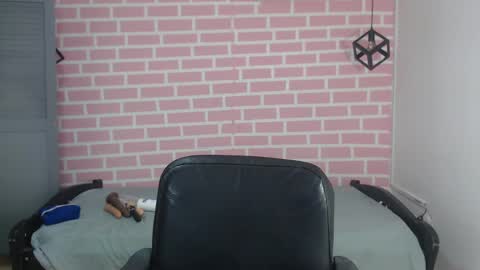 Snapshot of emy_0 chatting on January 24, 2025, 10:08 pm Emy online show from January 24, 2025, 10:08 pm