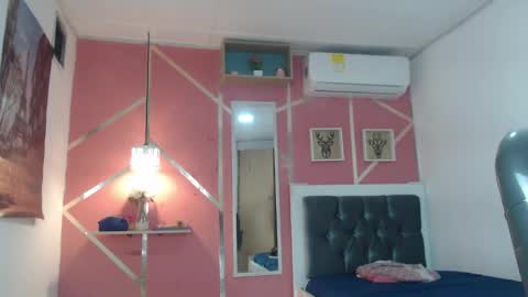 Snapshot of emy_0 chatting on February 25, 2025, 3:31 am Emy online show from February 25, 2025, 3:31 am