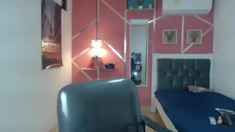 Snapshot of emy_0 chatting on February 27, 2025, 3:36 am Emy online show from February 27, 2025, 3:36 am