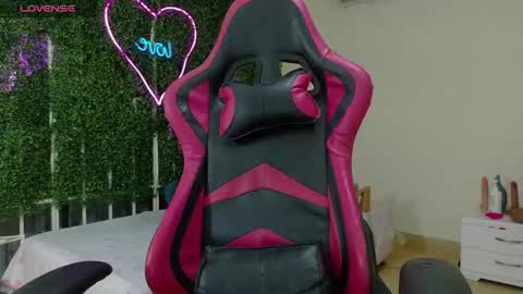 Emy online show from March 22, 2026, 1:58 pm