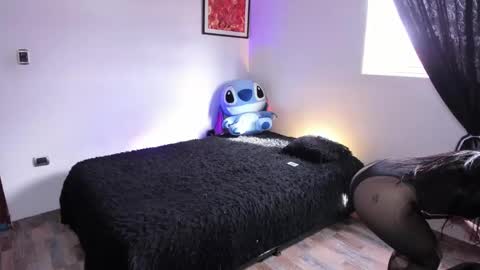 Im Emily would you like to help me reach 100  online show from September 22, 2025, 8:22 pm