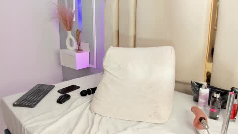 Emy online show from February 13, 2026, 2:02 pm