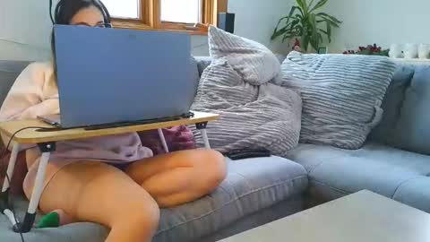 emyxxl online show from December 16, 2025, 1:05 pm