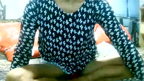 CHUN LY online show from November 9, 2025, 10:41 pm