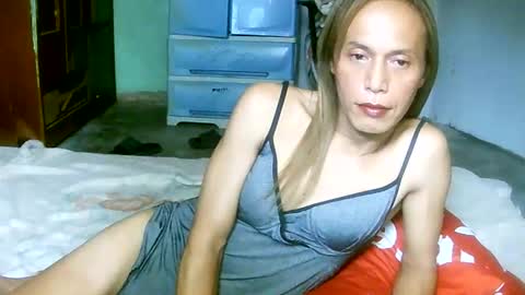 CHUN LY online show from April 17, 2026, 2:03 am