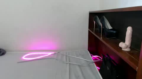 Snapshot of enchantress_nica69x chatting on January 27, 2025, 5:15 pm Nica online show from January 27, 2025, 5:15 pm