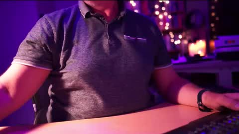 uk online show from September 24, 2025, 10:35 pm