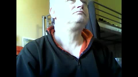 englishguysurrey online show from October 28, 2025, 9:02 am