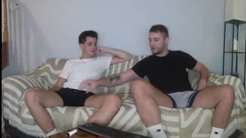Englishladxxx online show from October 5, 2025, 8:07 pm