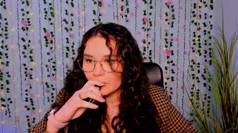 enny_mrr online show from March 3, 2025, 9:33 am