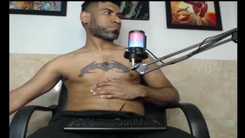 Snapshot of enriblack92 chatting on November 5, 2025, 4:45 am enriblack92 online show from November 5, 2025, 4:45 am