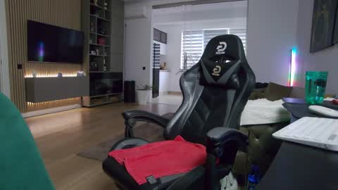 Erik online show from June 6, 2026, 4:23 pm
