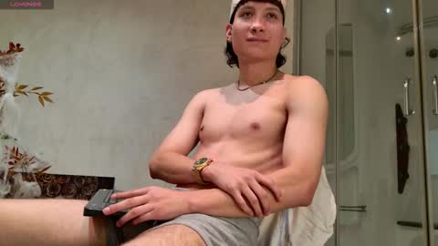 enzo_steel online show from October 28, 2025, 2:37 am