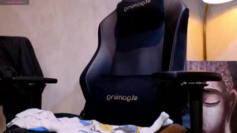 Snapshot of enzo_steel chatting on February 7, 2026, 8:23 pm enzo_steel online show from February 7, 2026, 8:23 pm