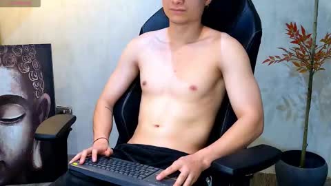 Snapshot of enzo_steel chatting on February 19, 2026, 2:40 am enzo_steel online show from February 19, 2026, 2:40 am