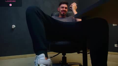 EnzoRace online show from September 30, 2025, 5:01 am