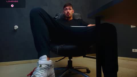 EnzoRace online show from October 16, 2025, 10:38 am