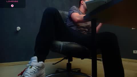 EnzoRace online show from November 4, 2025, 5:50 am