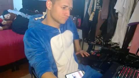 Snapshot of enzoyarack chatting on November 23, 2025, 2:33 am enzoyarack online show from November 23, 2025, 2:33 am