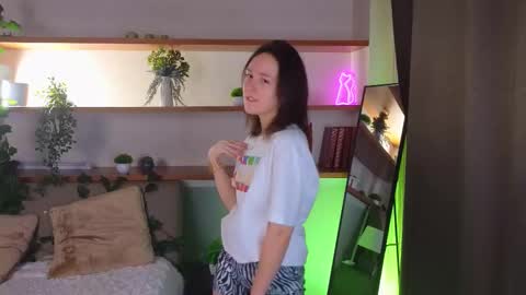 Snapshot of epifaniatoedebusch chatting on December 16, 2025, 1:43 am Kira online show from December 16, 2025, 1:43 am