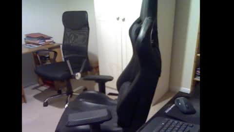 erasmus_d online show from November 4, 2025, 5:45 pm