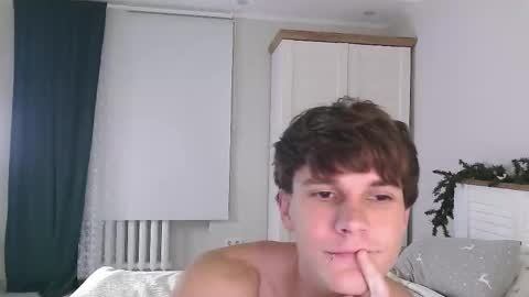 Eric Crush online show from December 17, 2025, 3:56 am