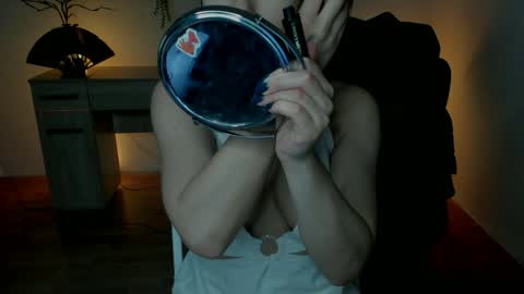 EricaPowers online show from December 4, 2024, 10:35 am