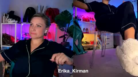 Snapshot of erika_kirman chatting on November 11, 2025, 10:04 am Erika online show from November 11, 2025, 10:04 am