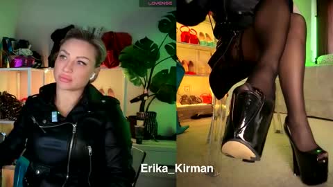 Snapshot of erika_kirman chatting on November 30, 2025, 10:41 am Erika online show from November 30, 2025, 10:41 am