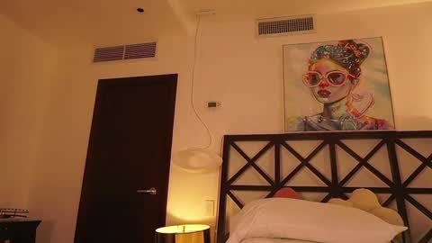 Snapshot of erikabee chatting on February 14, 2026, 7:10 pm Venus Skye online show from February 14, 2026, 7:10 pm