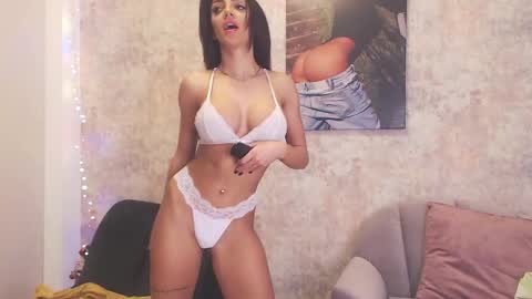 Snapshot of erikabeee1 chatting on January 24, 2025, 6:46 am Erikabeee online show from January 24, 2025, 6:46 am