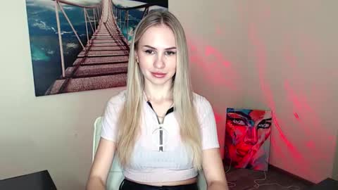 Erika online show from November 4, 2025, 12:59 pm