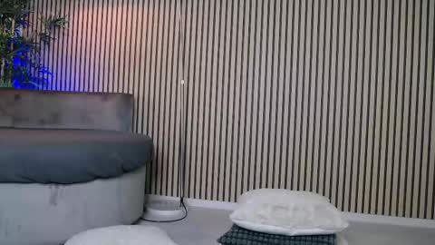 erikarossee online show from December 1, 2025, 6:07 am