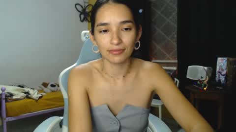 erina_1 online show from December 7, 2024, 1:25 am