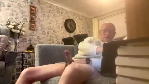 Snapshot of erman1955 chatting on February 14, 2025, 11:31 pm erman1955 online show from February 14, 2025, 11:31 pm