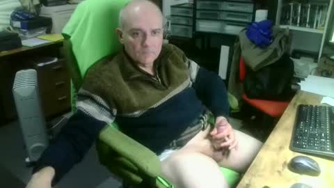 ernello online show from October 7, 2025, 8:50 pm