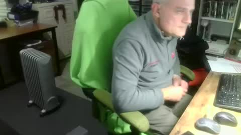 ernello online show from November 3, 2025, 7:04 pm