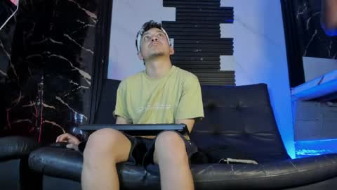 eros_fang online show from March 18, 2026, 10:07 am