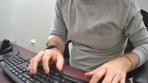 Snapshot of eroskatt chatting on January 7, 2025, 6:45 pm Eroskatt online show from January 7, 2025, 6:45 pm